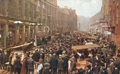 Mercado de Petticoat Lane en una mañana de domingo, Londres, c1910