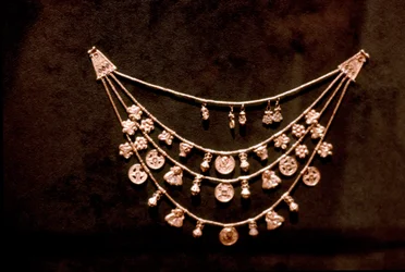 Joyería de oro fenicia, siglo V a.C.