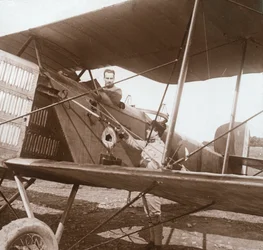 Piloto en biplano, c1914-c1918
