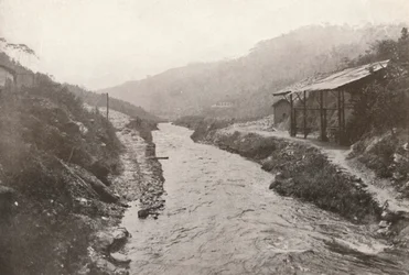 Desviación de Pirahy: Vista río abajo desde la salida del túnel, 1914