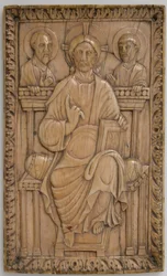 Placa con Cristo entronizado con dos Apóstoles, Carolingio, 850-875