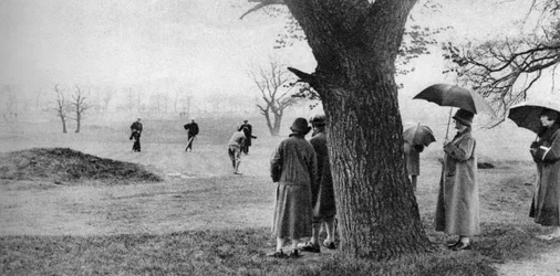 Jugando golf en Tooting Bec Common, Londres