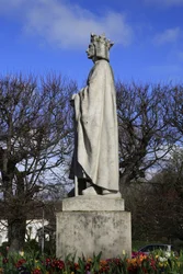Iglesia colegiata de Poissy. Estatua de San Luis. Perfil, Poissy, Francia