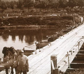 Puente de pontones sobre el río Aisne en Venizel, Aisne, Francia, c1914-c1918