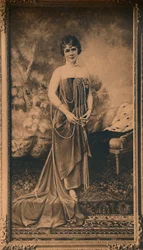Retrato de una mujer en la Embajada de Cuba en Bruselas, Bélgica, 1927