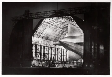 Preparativos para un vuelo nocturno, Zeppelin LZ 127 Graf Zeppelin, 1933