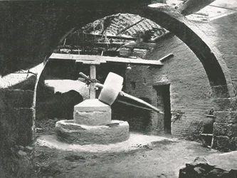 Molino de maíz primitivo, Delta del Nilo, Egipto, 1895