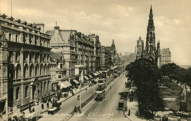 Princes Street mirando al este, Edimburgo, c. 1920s