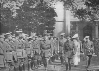 Procediendo a la investidura, 25 de agosto de 1915, 1939
