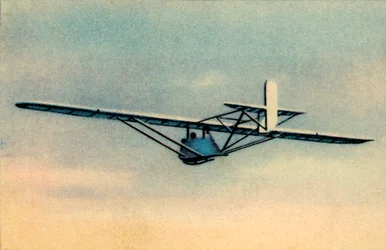 Alumno en planeador de entrenamiento camuflado Zögling, 1932