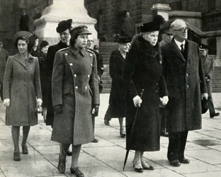 Reina María, Princesa Isabel, Princesa Margarita..., Día del Armisticio, 1945
