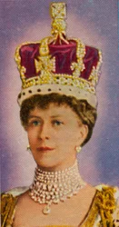 La reina María, consorte del rey Jorge V, en su coronación, 1911, 1935