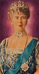 Reina María, consorte del Rey Jorge V, en vestido de corte, 1935