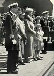 La Reina María parte para visitar Canadá, 1939, 1951