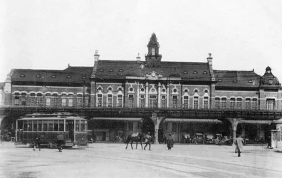 Estación de tren de Yokohama, Japón, siglo XX
