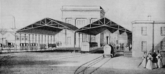 Las estaciones de tren en los primeros días eran asuntos extrañamente primitivos, c. 1934