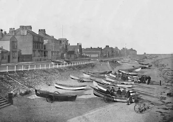 Redcar - Mirando a lo largo del paseo marítimo, 1895