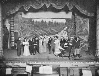 Ensayando una obra en vestimenta ordinaria, Londres, c. 1901
