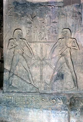 Relieve de dos figuras del dios Hapy del Nilo, Templo sagrado a Amón Mut y Jonsu, Luxor, Egipto