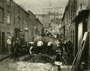 Removiendo escombros traídos por una inundación en St. Ives, 1901