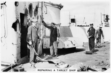 Reparando un barco objetivo, 1937