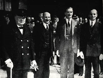 Regreso a Londres desde América, 27 de junio de 1942, 1945