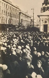 Multitudes revolucionarias en la Tverskaya, Moscú, Rusia, c. 1905-c. 1917