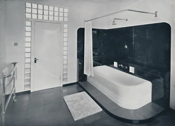 Robin Byng - Baño en Grosvenor Square, Londres, mostrando los bloques de vidrio Insulight hechos por Pilk