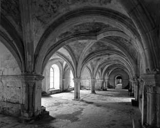 Arquitectura románica: vista de la sala capitular de la abadía cisterciense de Fontenay fundada en 1118 (Cote d