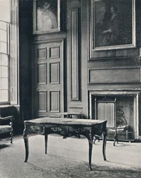 Habitación en Boughton House, con chimenea del siglo XVIII temprano, 1927