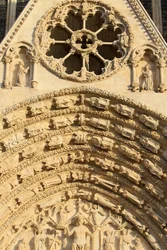Rosetón. Tímpano del portal central occidental. Catedral de San Esteban.