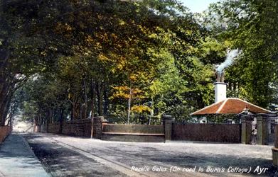 Puertas de Rozelle, en el camino a la cabaña de Burns, Ayr, Ayrshire, 1913