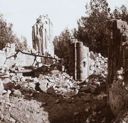 Castillo en ruinas, Pinon, norte de Francia, c1914-c1918