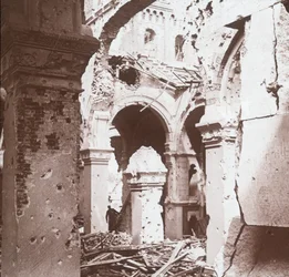Iglesia en ruinas, Albert, norte de Francia, c. 1914-c. 1918