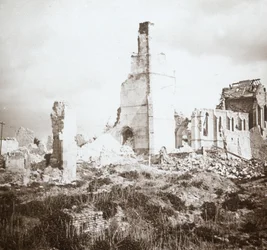 Iglesia en ruinas, Chauny, norte de Francia, c1914-c1918