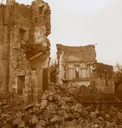 Iglesia en ruinas, Trésauvaux, norte de Francia, c1914-c1918