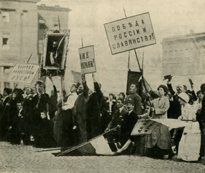 Rusos rezando por el éxito de sus fuerzas, Petrogrado, Primera Guerra Mundial, 1914