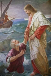 Iglesia de Saint-Grat. Pintura. Pedro caminó sobre el agua hacia Jesús, pero tuvo miedo y comenzó a hundirse, y Jesús lo rescató. Valgrisenche, Italia