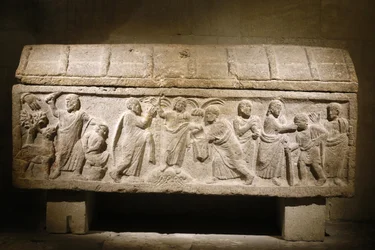Abadía de San Víctor, Marsella. Sarcófago que contiene las reliquias de una mujer cristiana. Francia