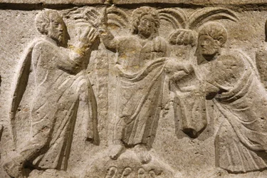 Abadía de Saint Victor, Marsella. Detalle del sarcófago: Jesús rodeado por Pedro y Pablo