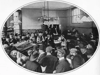 Venta de bienes no redimidos en las salas de subastas de Debenham, Storr and Sons, Londres, c1903