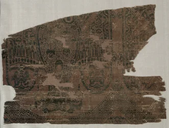 Fragmentos de samito con águilas bicéfalas, de la tumba de San Bernardo Calvo, 1200-1243