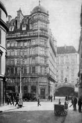 Hotel Savoy y Teatro a través del Strand desde Norfolk Street, Londres, años 1930