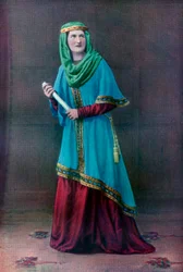 Dama sajona, 1910