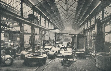 Escena en una tienda de calderas, c1917