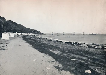 Vista del mar - La playa de baño y el muelle colgante, 1895