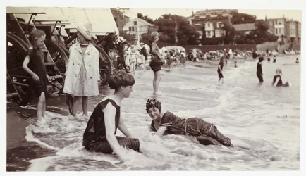 Baño en el mar, Broadstairs, Kent, c 1913