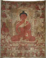 Amitabha sentado con asistentes
