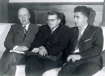 Sergei Prokofiev, Dmitri Shostakovich y Aram Khachaturian, compositores rusos, 1945
