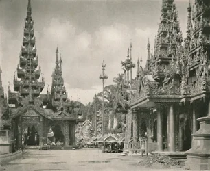 Santuario de la Gran Campana en la Pagoda Shwe Dagon, Rangún, 1900